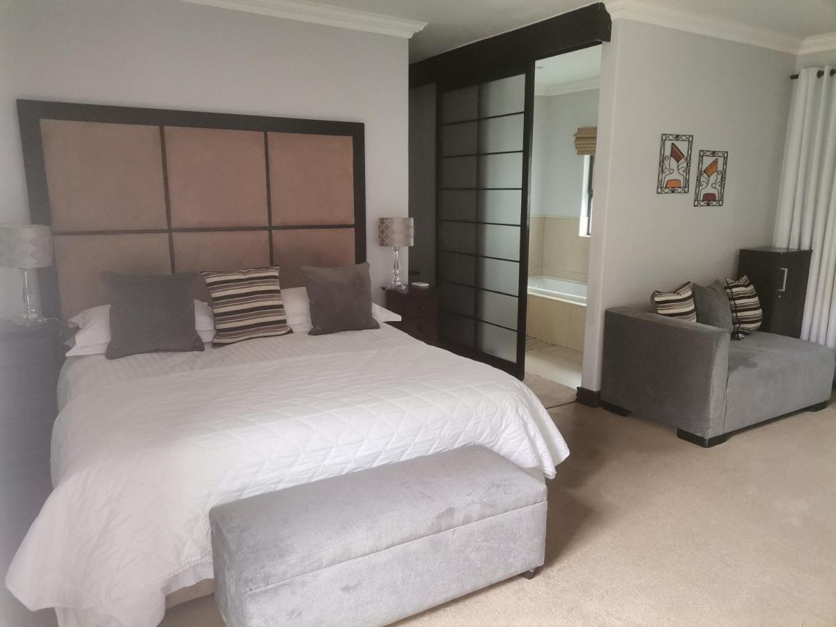 Rosebank Lodge Guesthouse By Claires جوهانسبورغ المظهر الخارجي الصورة