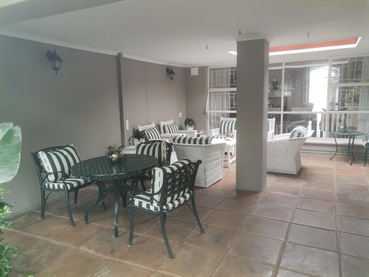 Rosebank Lodge Guesthouse By Claires جوهانسبورغ المظهر الخارجي الصورة