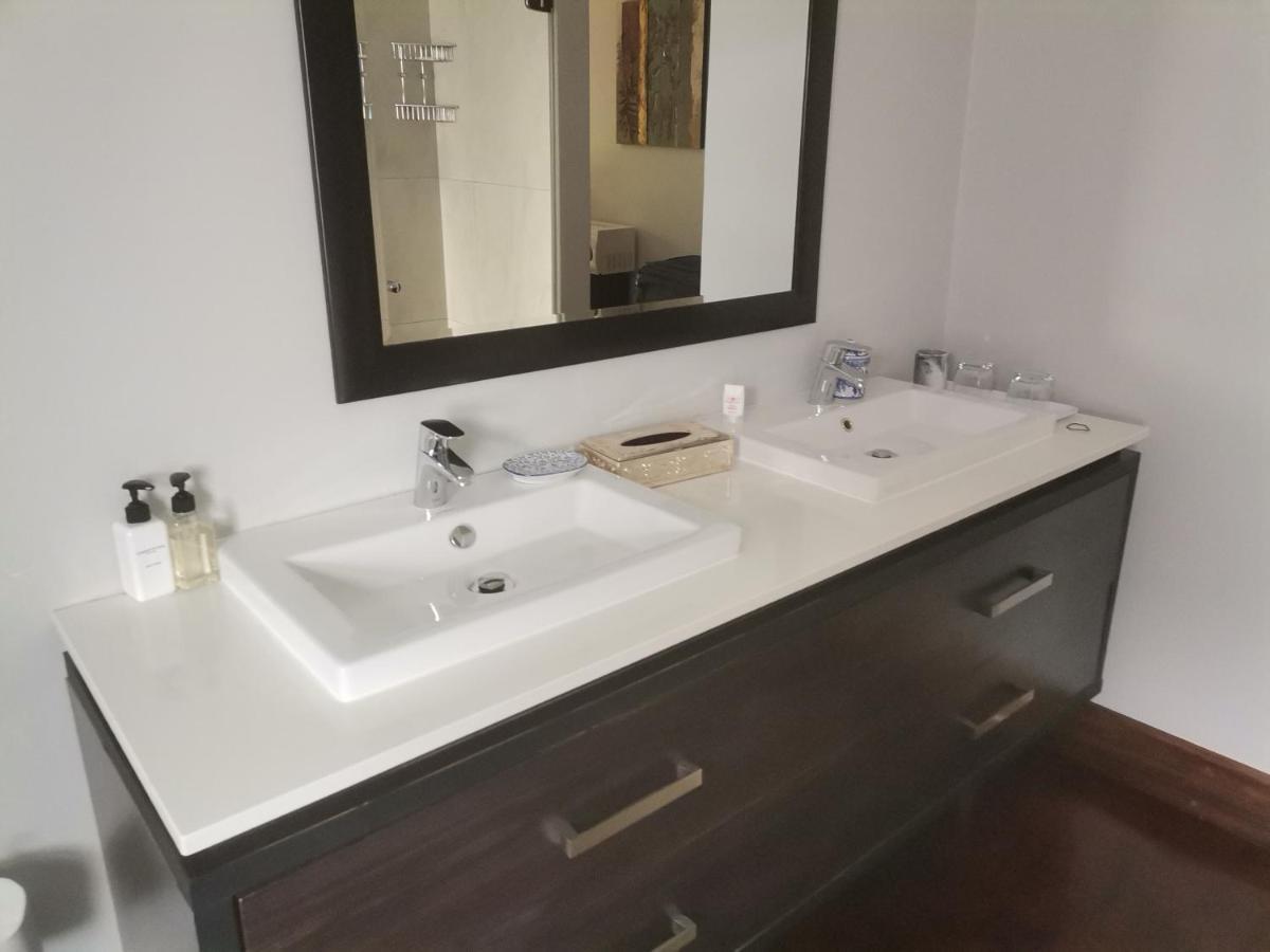 Rosebank Lodge Guesthouse By Claires جوهانسبورغ المظهر الخارجي الصورة