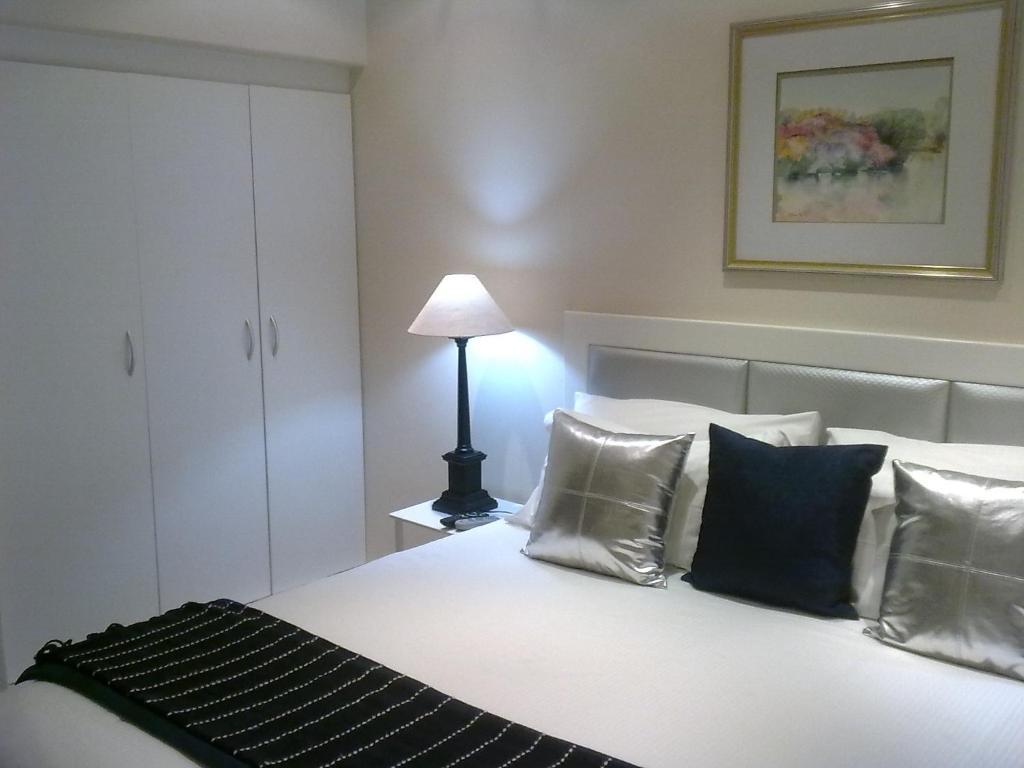 Rosebank Lodge Guesthouse By Claires جوهانسبورغ الغرفة الصورة