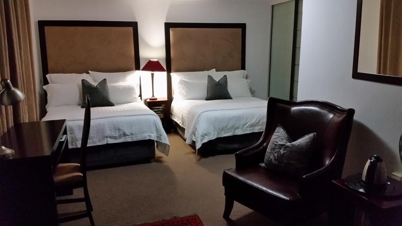 Rosebank Lodge Guesthouse By Claires جوهانسبورغ المظهر الخارجي الصورة
